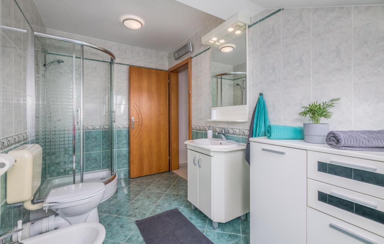 Apartments Kvarner 2 Малинска Экстерьер фото