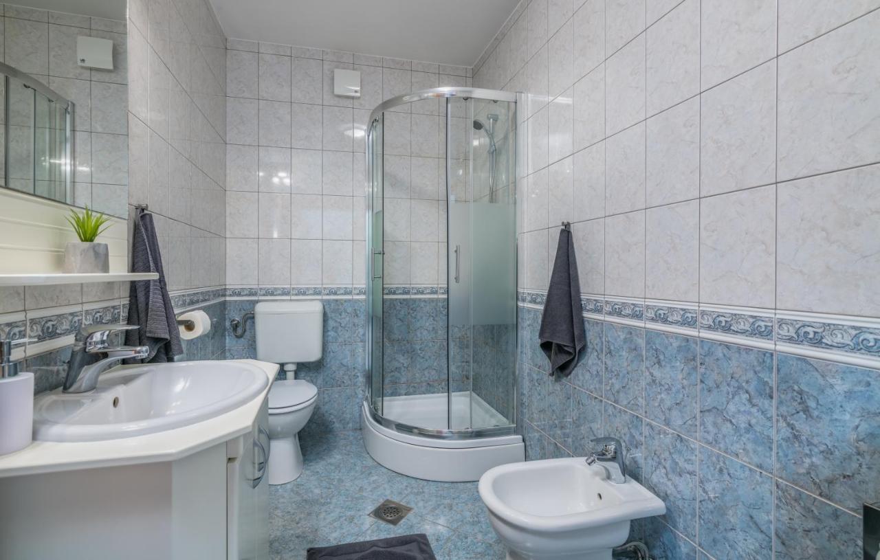 Apartments Kvarner 2 Малинска Экстерьер фото
