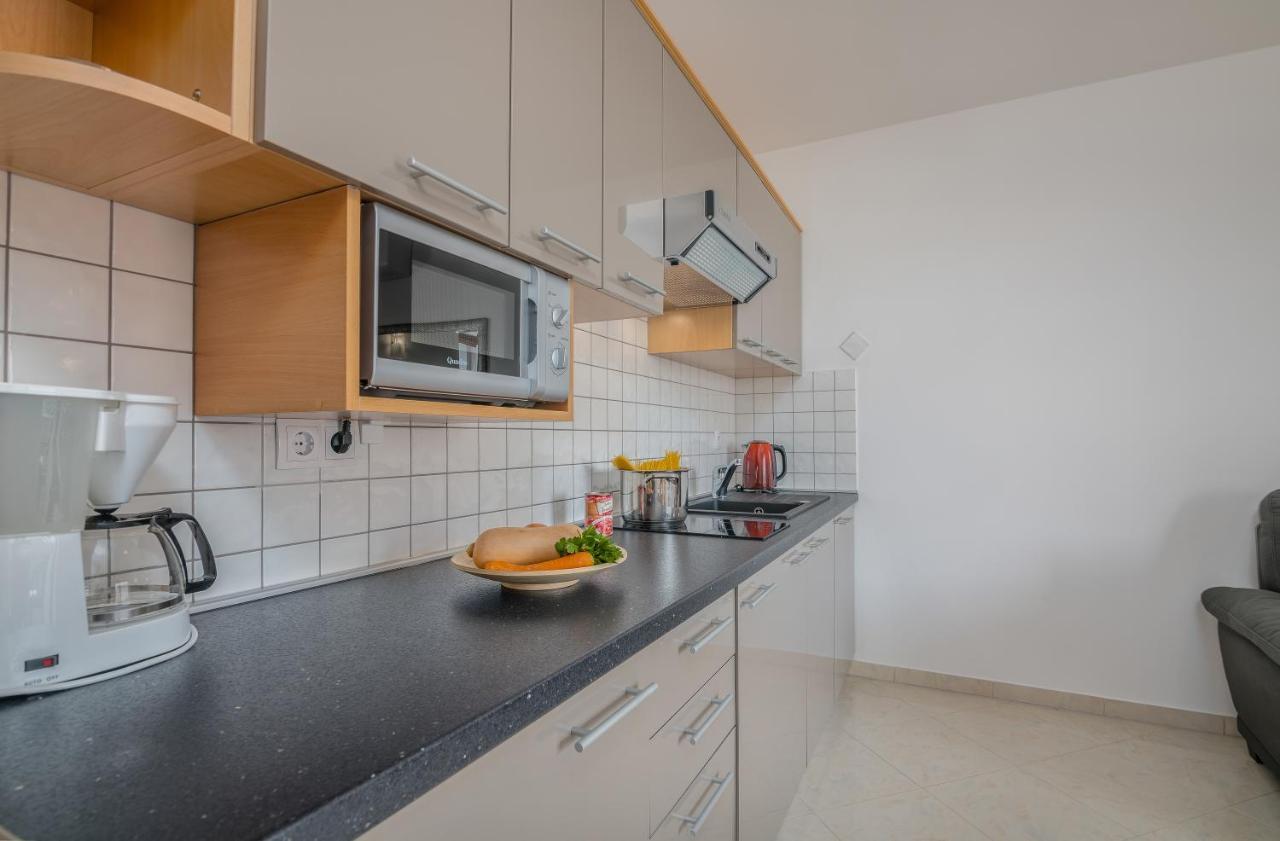 Apartments Kvarner 2 Малинска Экстерьер фото