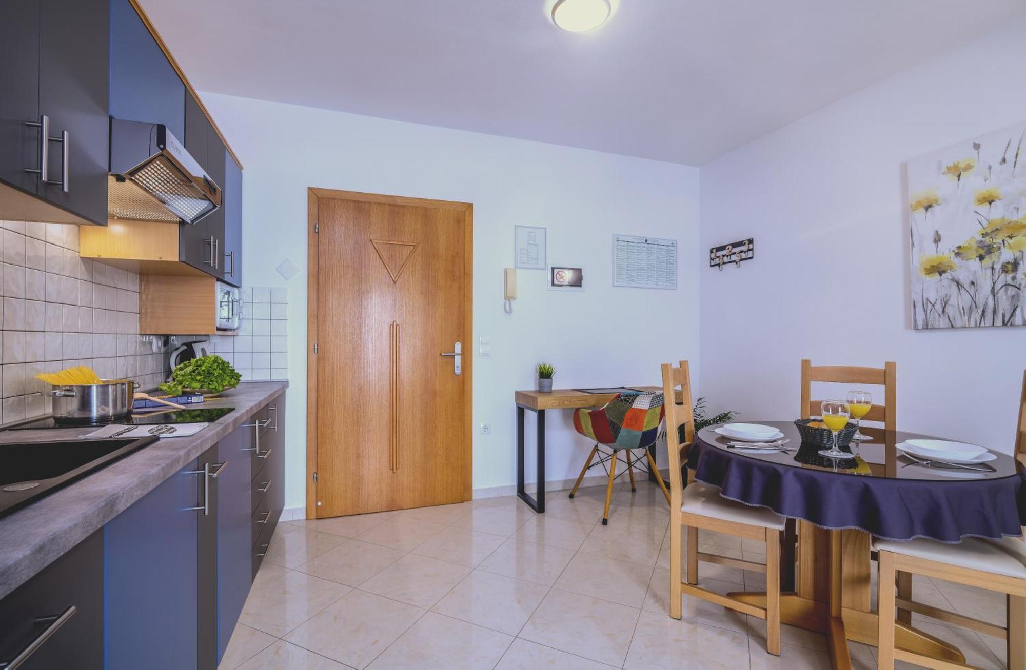 Apartments Kvarner 2 Малинска Экстерьер фото