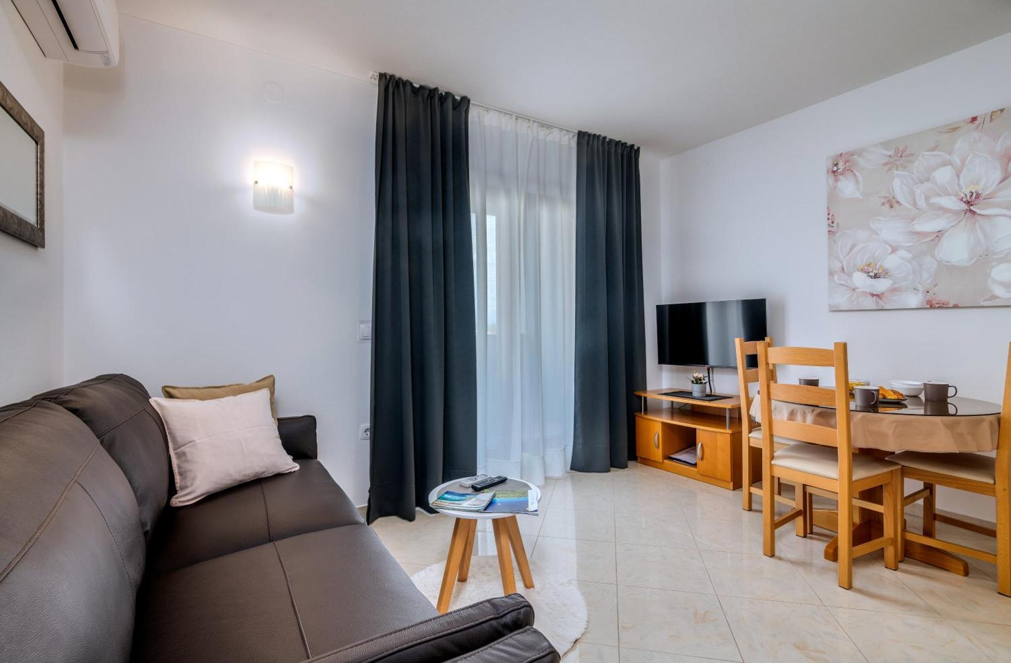 Apartments Kvarner 2 Малинска Экстерьер фото