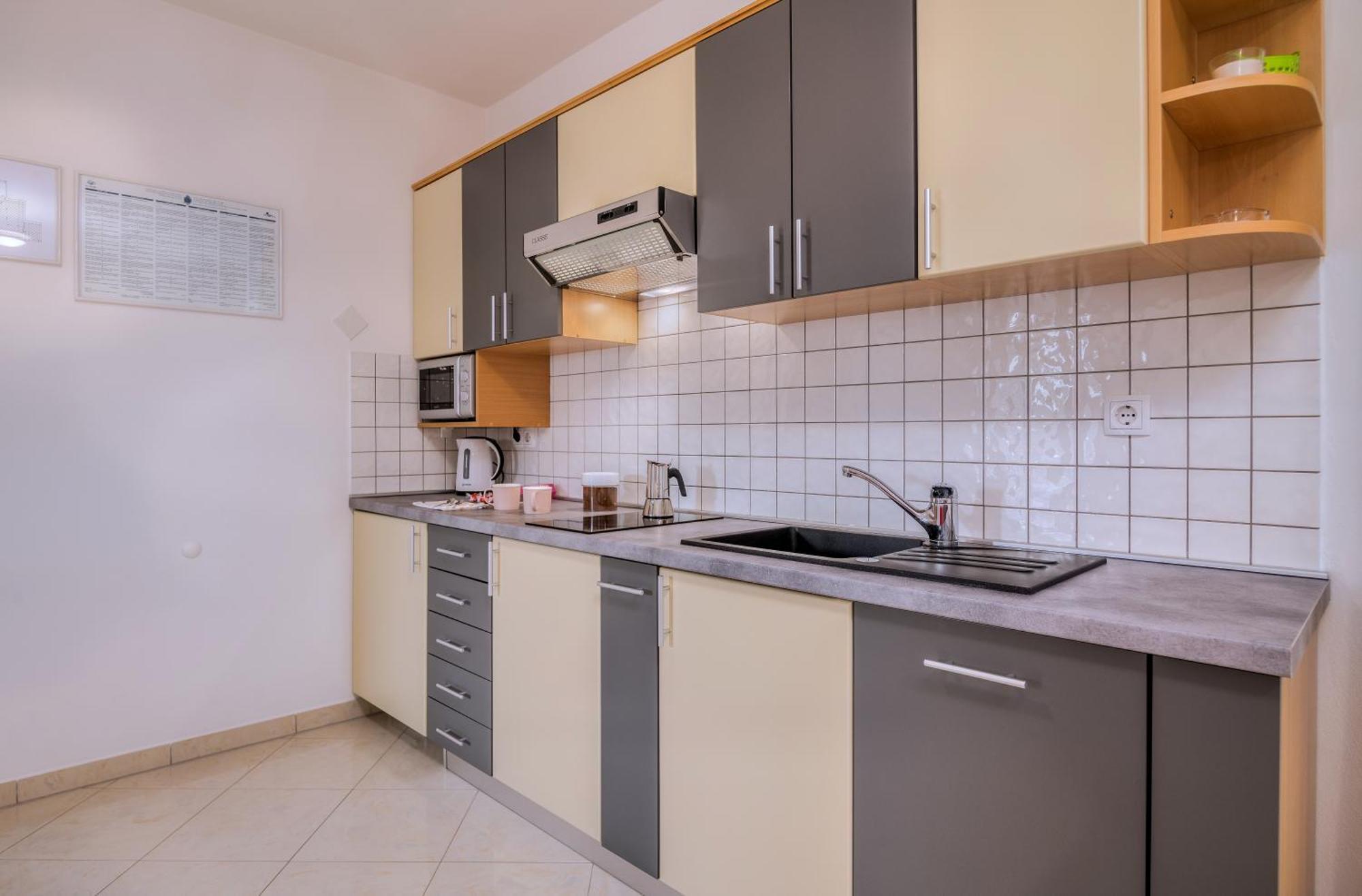 Apartments Kvarner 2 Малинска Экстерьер фото